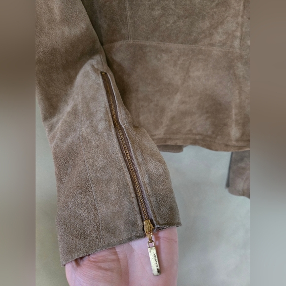 Bcbg Maxzaria | GORGEOUS Women's Tan Suede Jacket, Size M (Made Small) - Picture 6 of 10